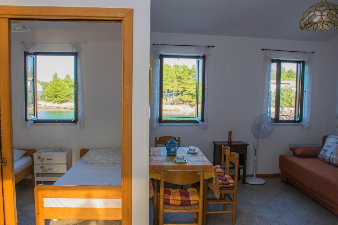 Апартаменты Holiday House Punta Blue & Orange 5M From The Sea, Island Cres Пунта-Крижа Экстерьер фото