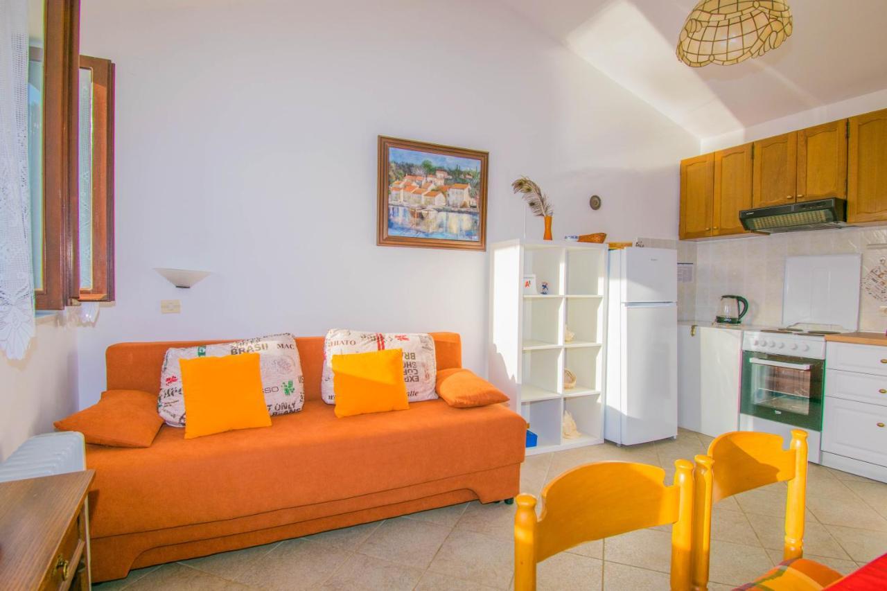 Апартаменты Holiday House Punta Blue & Orange 5M From The Sea, Island Cres Пунта-Крижа Экстерьер фото