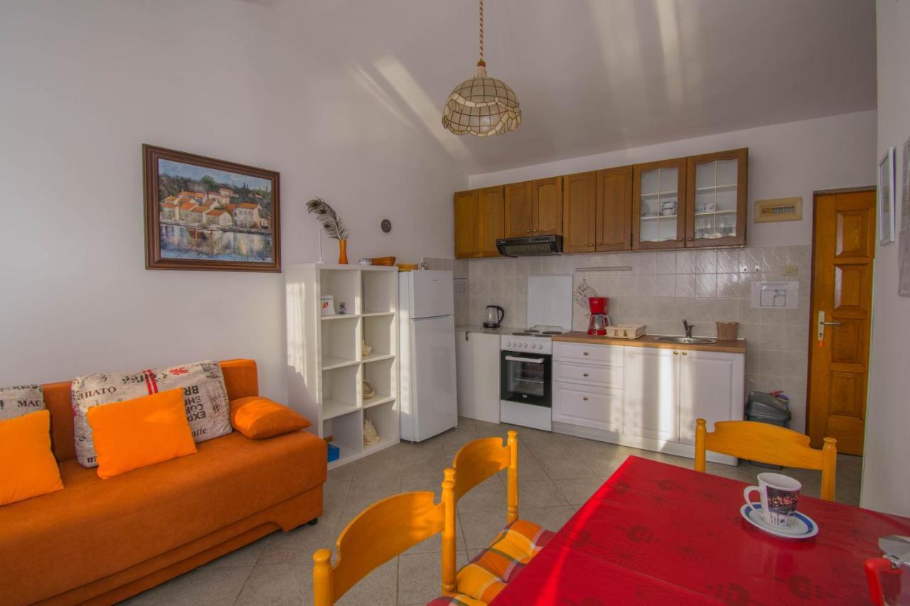 Апартаменты Holiday House Punta Blue & Orange 5M From The Sea, Island Cres Пунта-Крижа Экстерьер фото